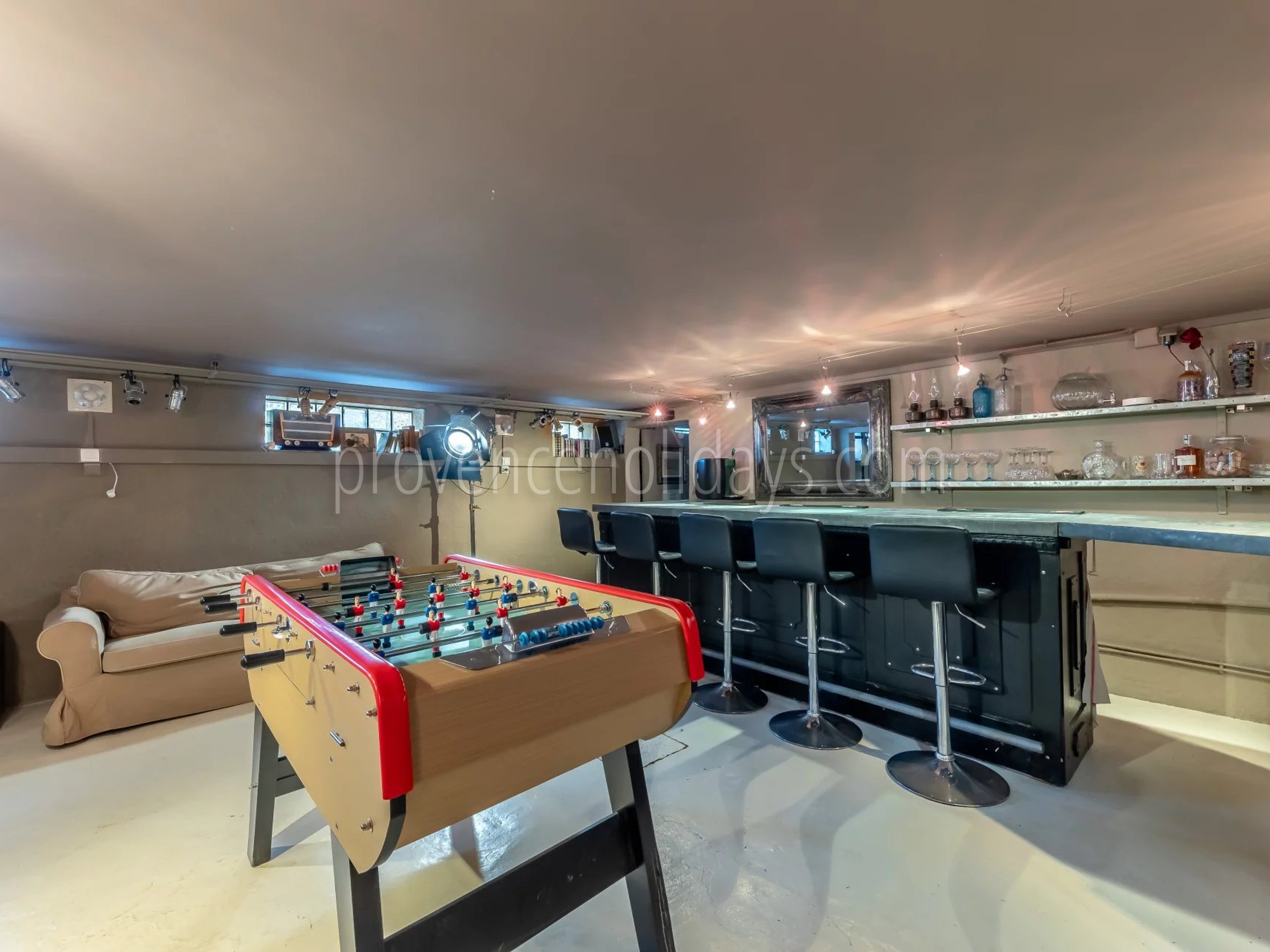 18 - Stone bastide in Cavaillon: Villa: Interior