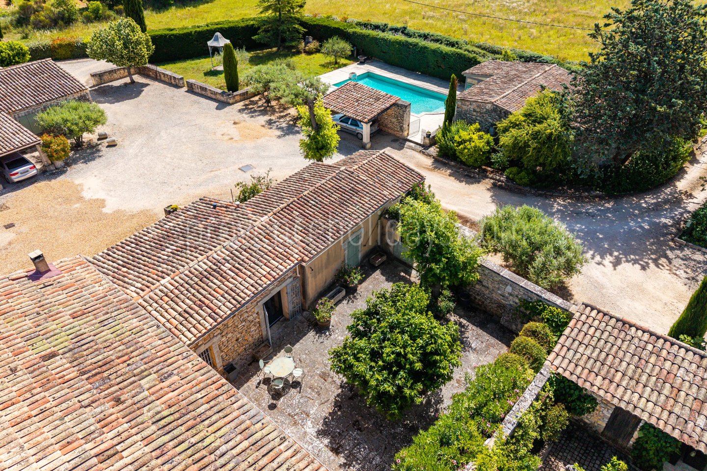 24 - Characterful mas in Bonnieux: Villa: Exterior