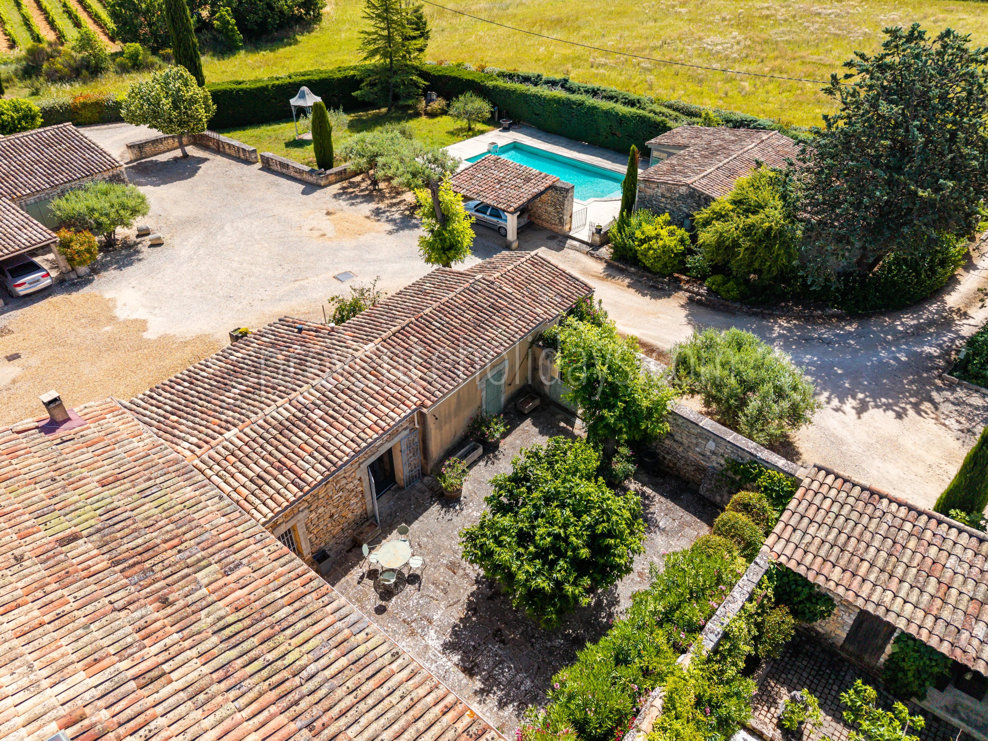 24 - Characterful mas in Bonnieux: Villa: Exterior