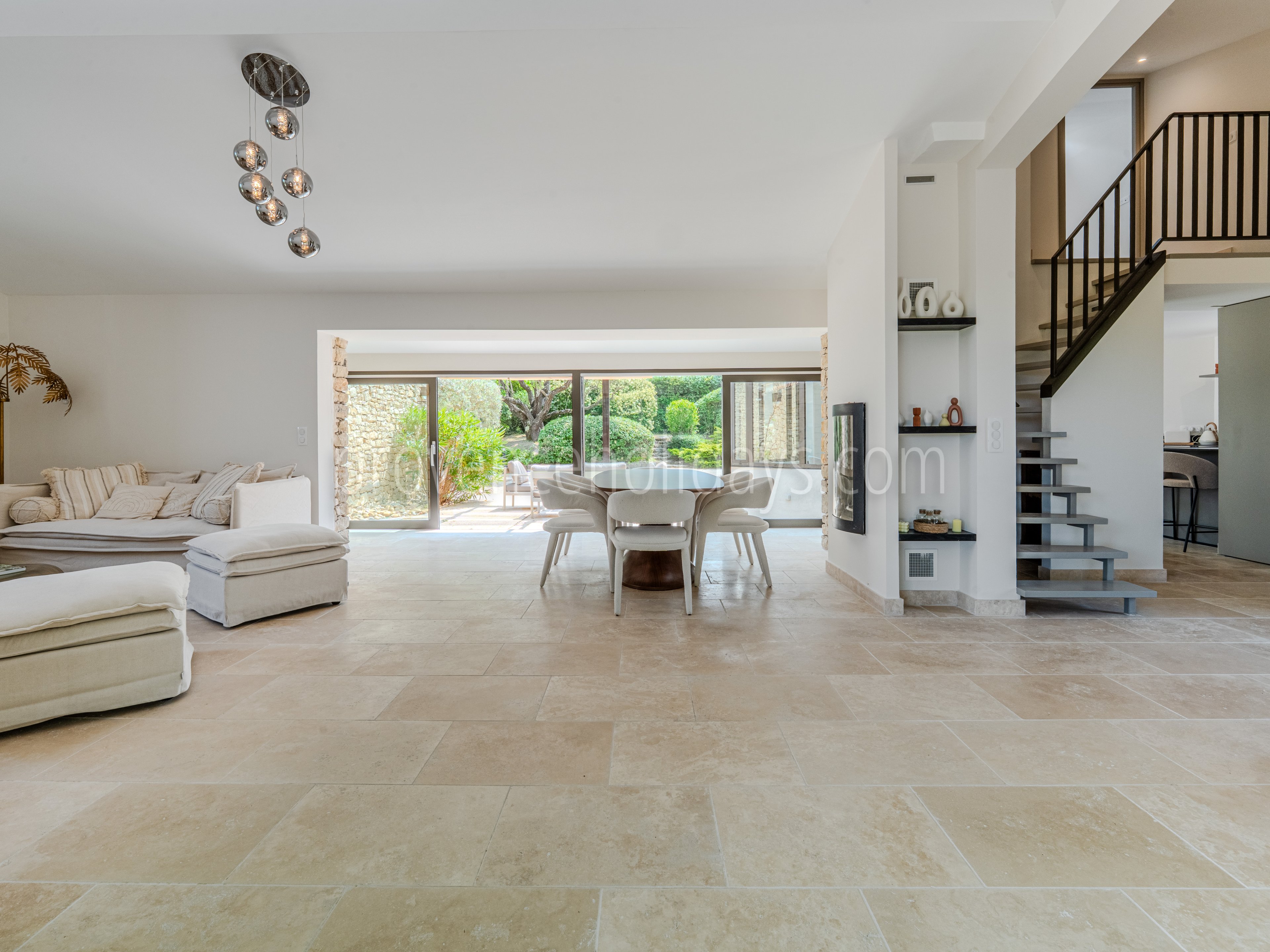 2 - Mas de la Rivière Secrète: Villa: Interior