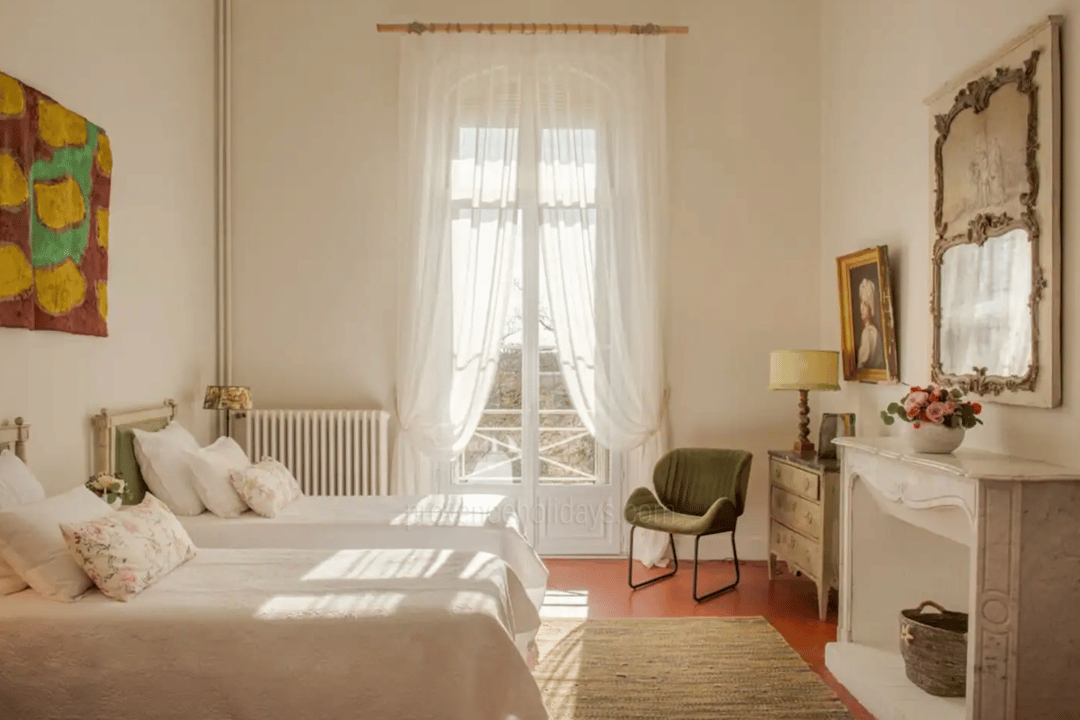 16 - Château de Nîmes: Villa: Bedroom