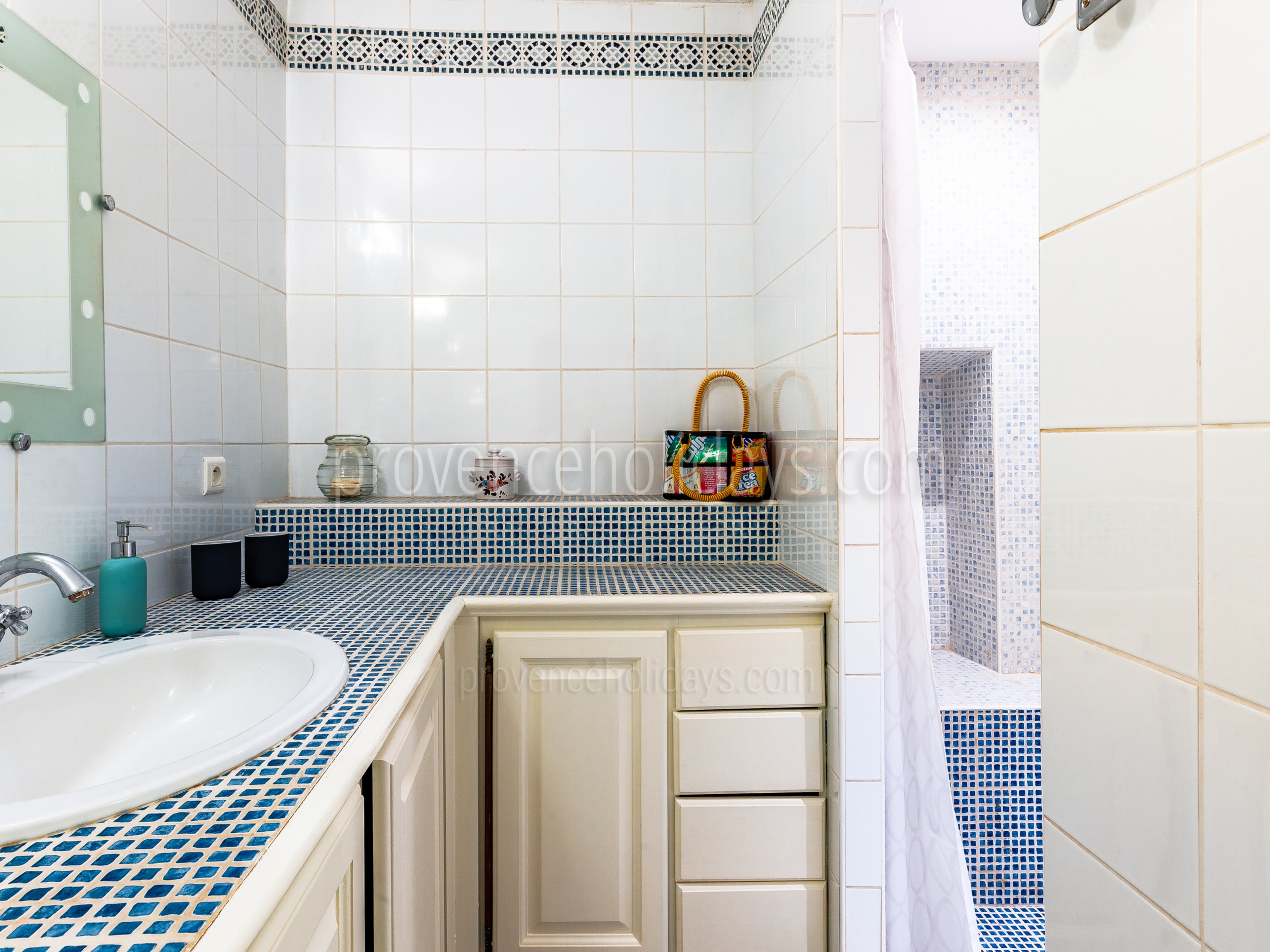 41 - Maison du Soleil: Villa: Bathroom