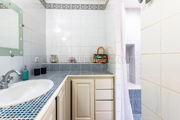 41 - Maison du Soleil: Villa: Bathroom