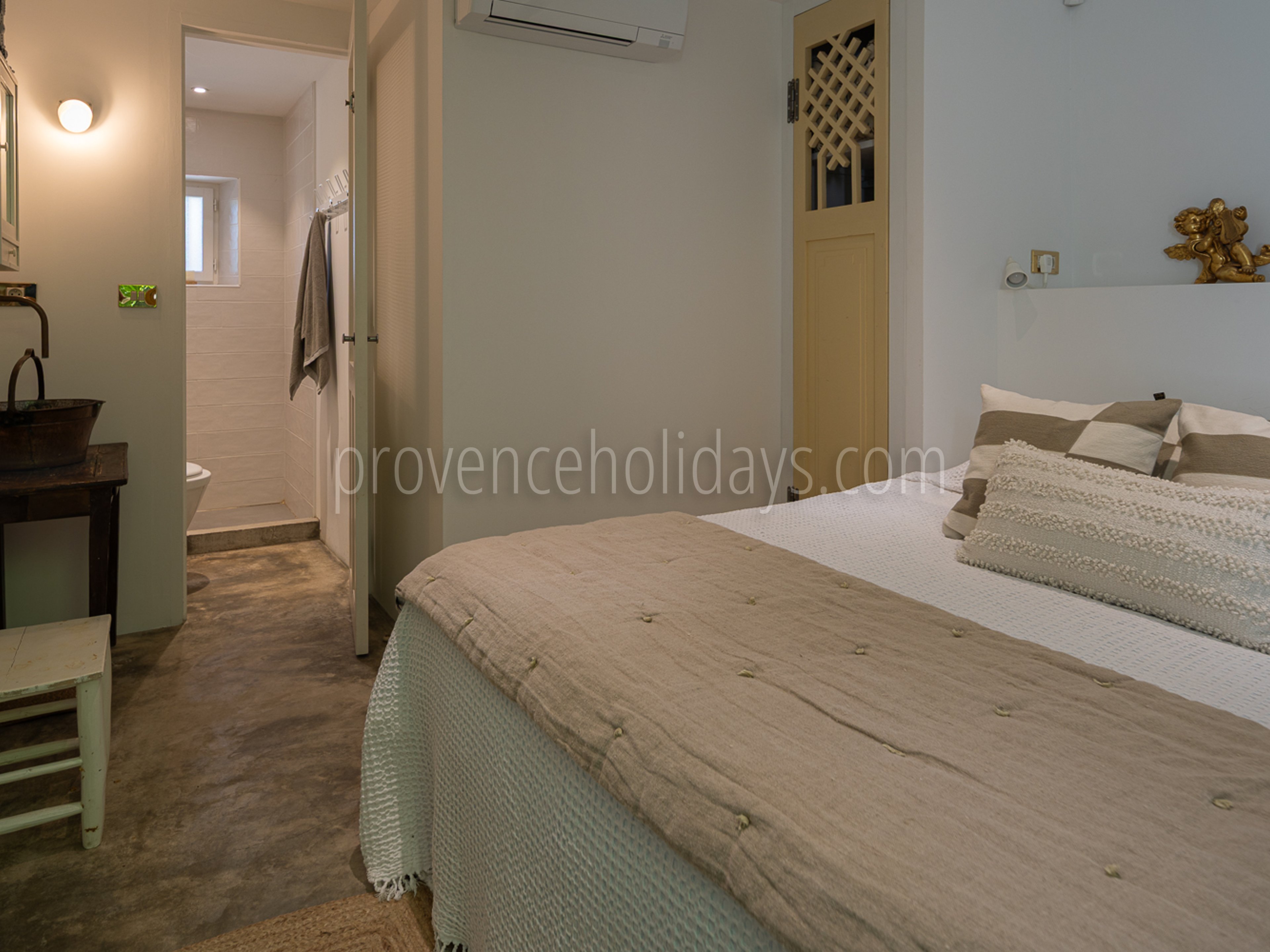 16 - Le Mas des Rêves: Villa: Bedroom