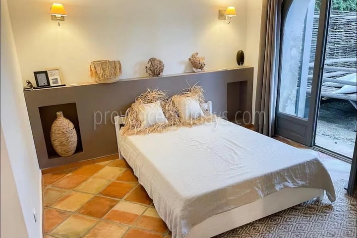 10 - Single-storey mas in Gassin: Villa: Bedroom