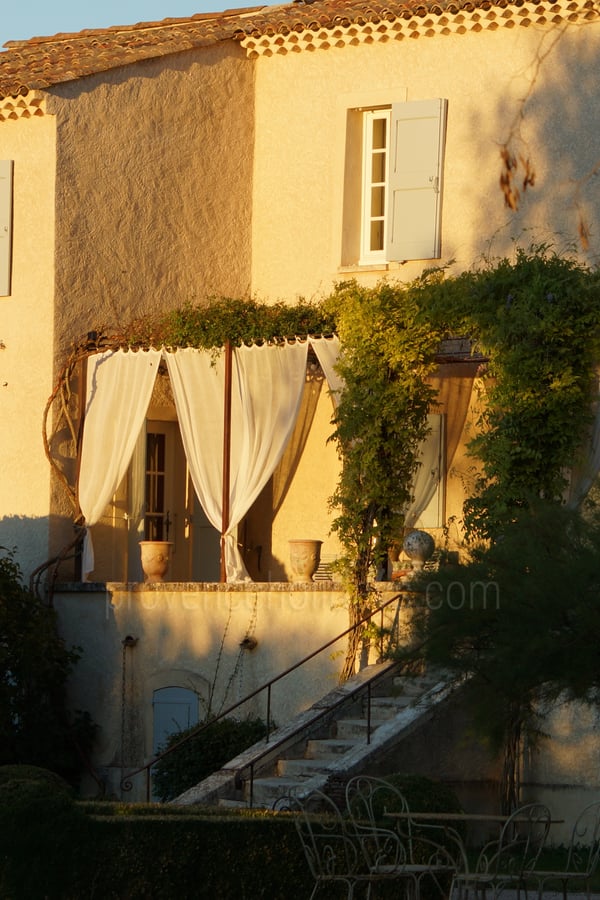 Belle Propriété à Vendre en Provence - -1