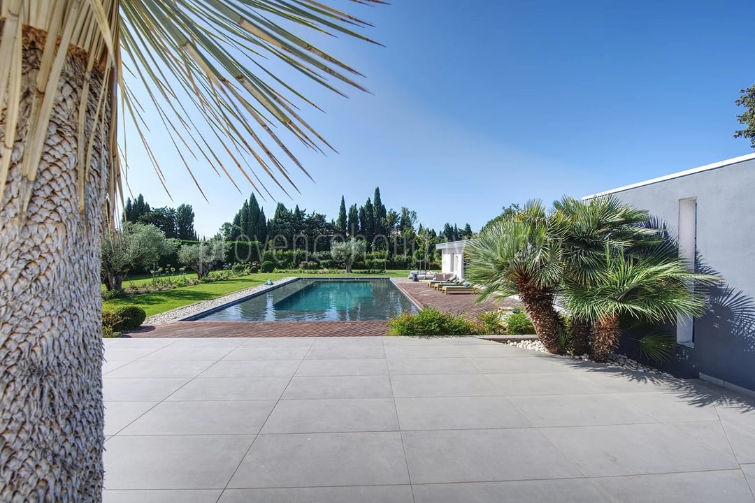 9 - House with pool house in Eyguières: Villa: Exterior