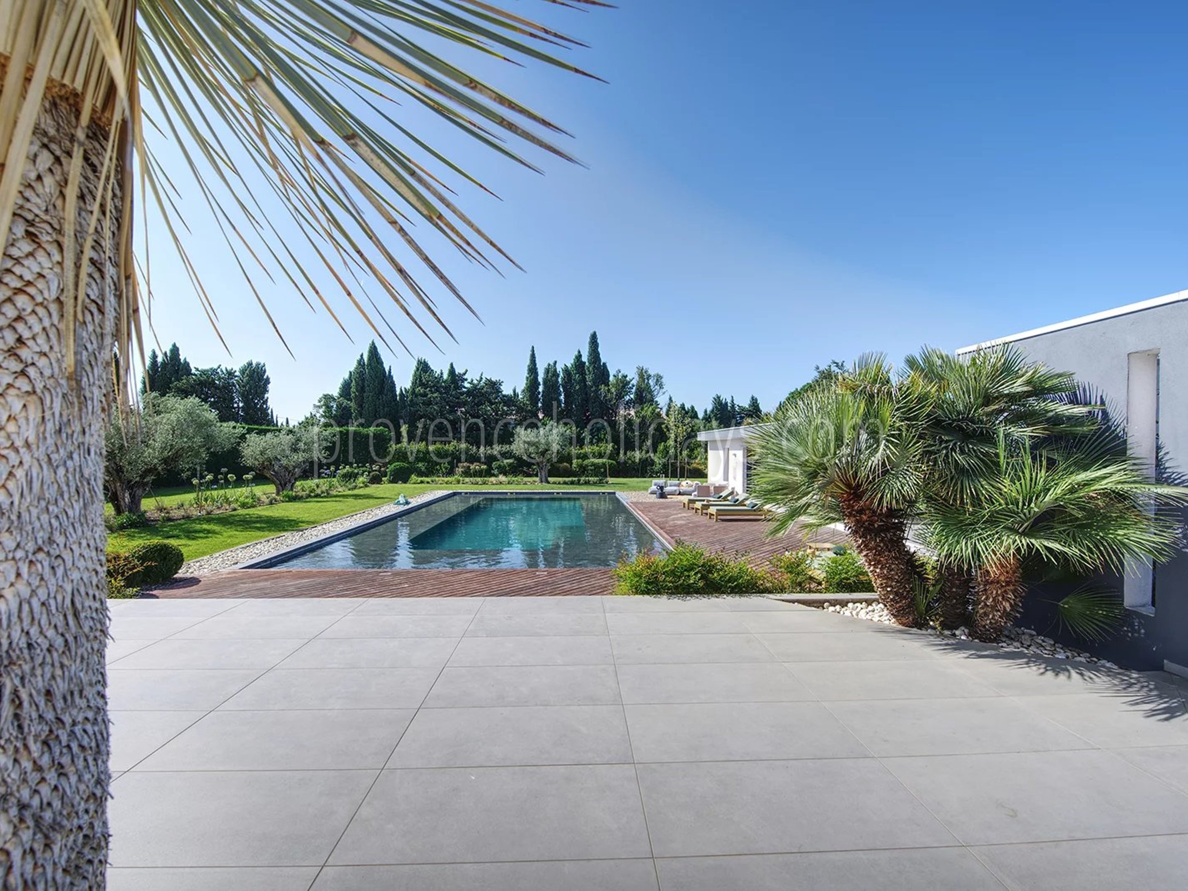 9 - House with pool house in Eyguières: Villa: Exterior