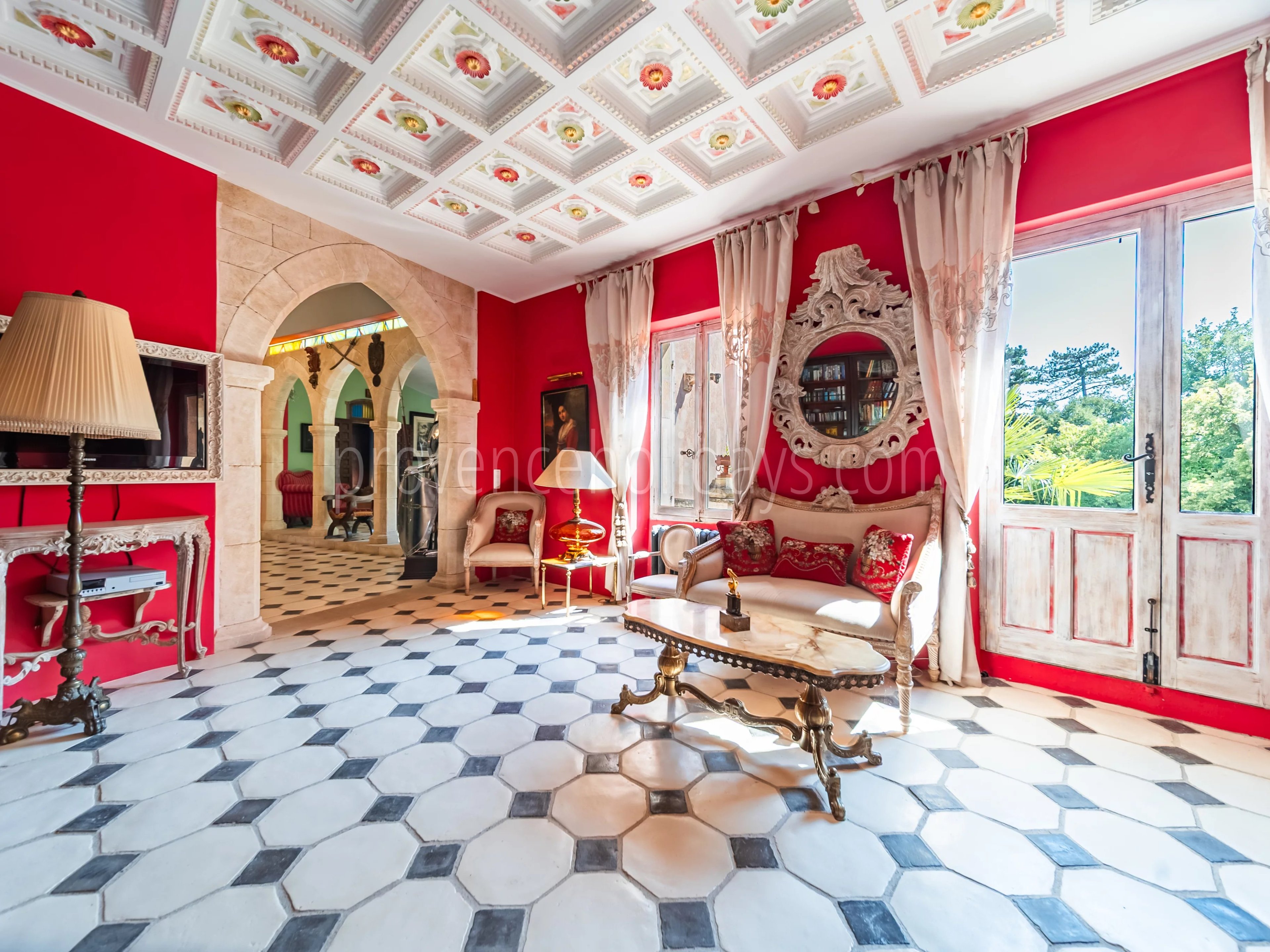 22 - Character estate in Cucuron: Villa: Interior
