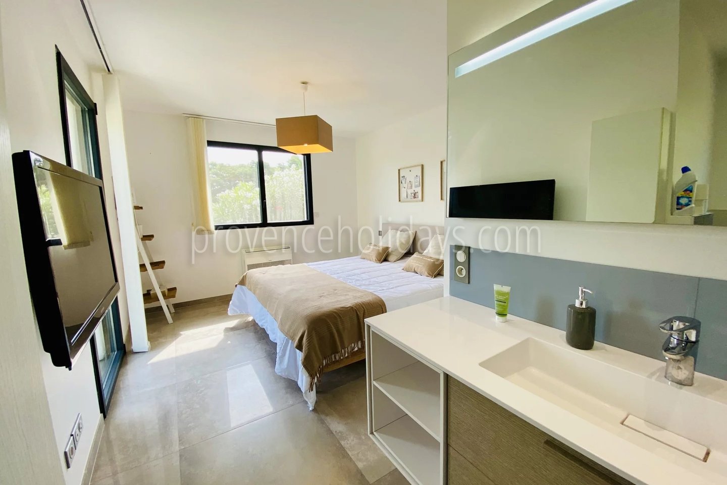 14 - Villa met zelfstandige ruimte in Cavalaire-sur-Mer: Villa: Bedroom