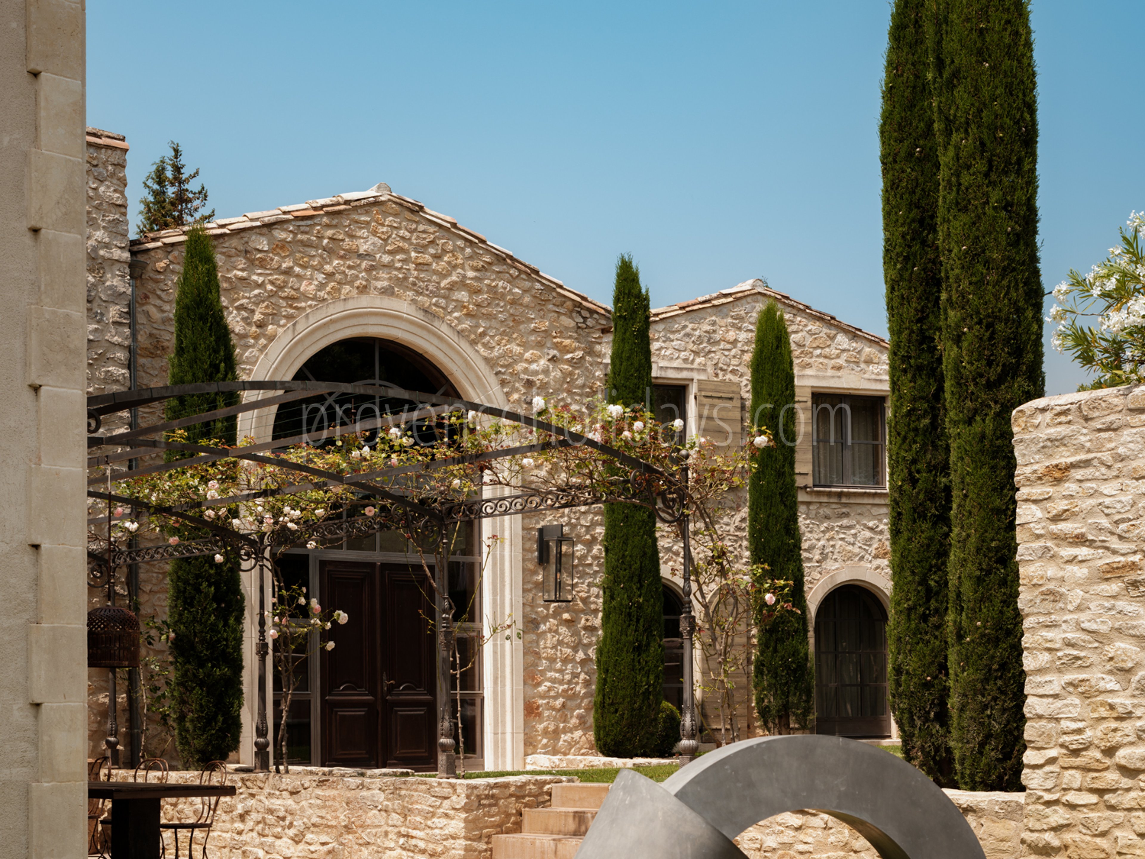 29 - La Bastide de Maussane: Villa: Exterior