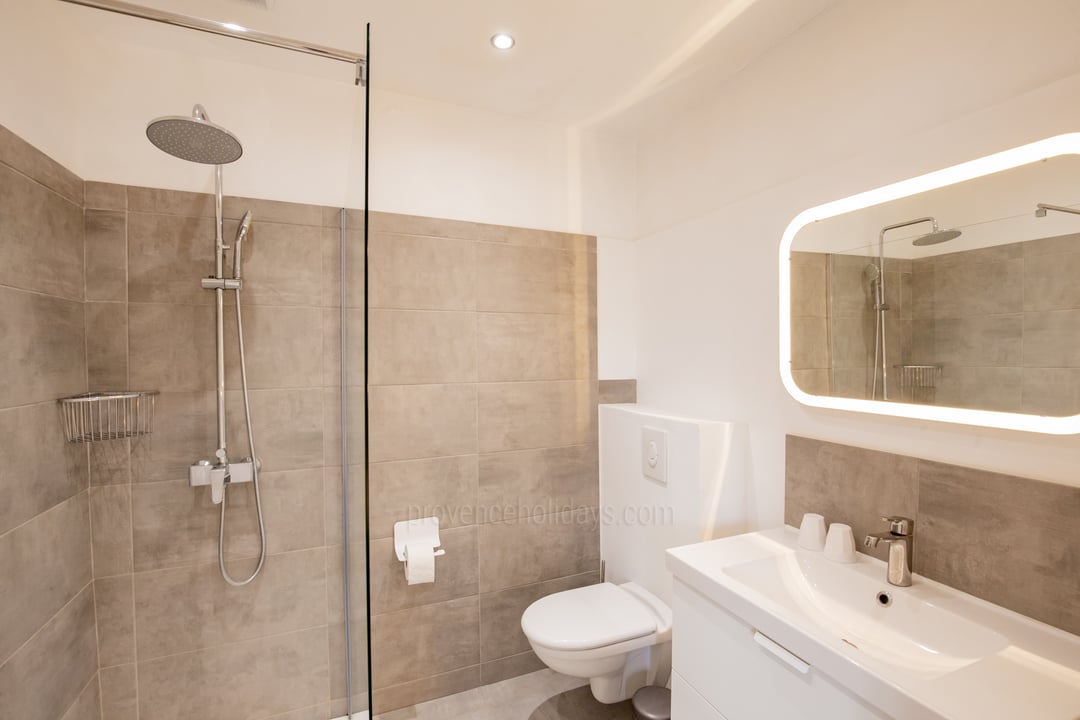 38 - Maison Robion: Villa: Bathroom