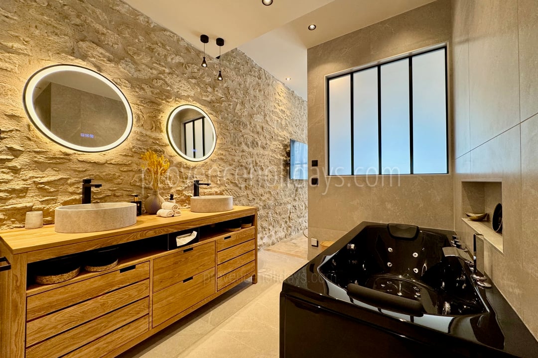 48 - Mas de l\'Oiseau: Villa: Bathroom