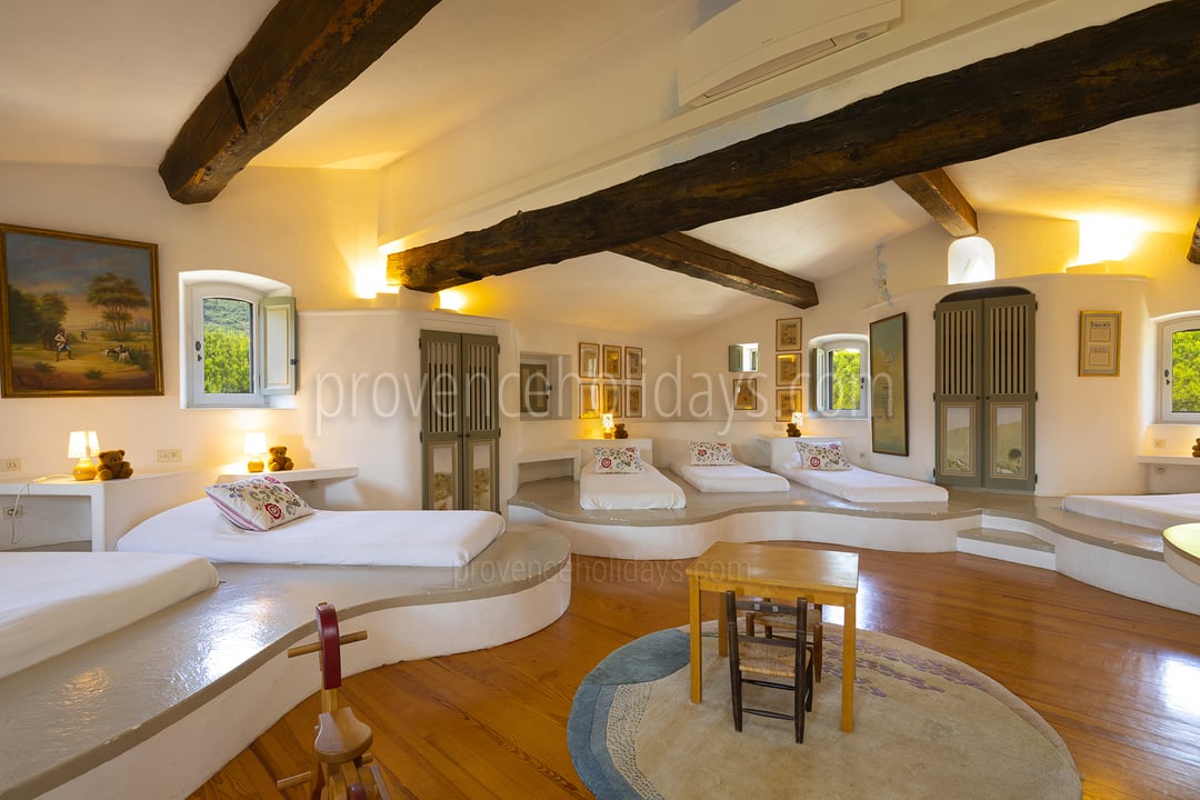35 - La Roseraie: Villa: Interior