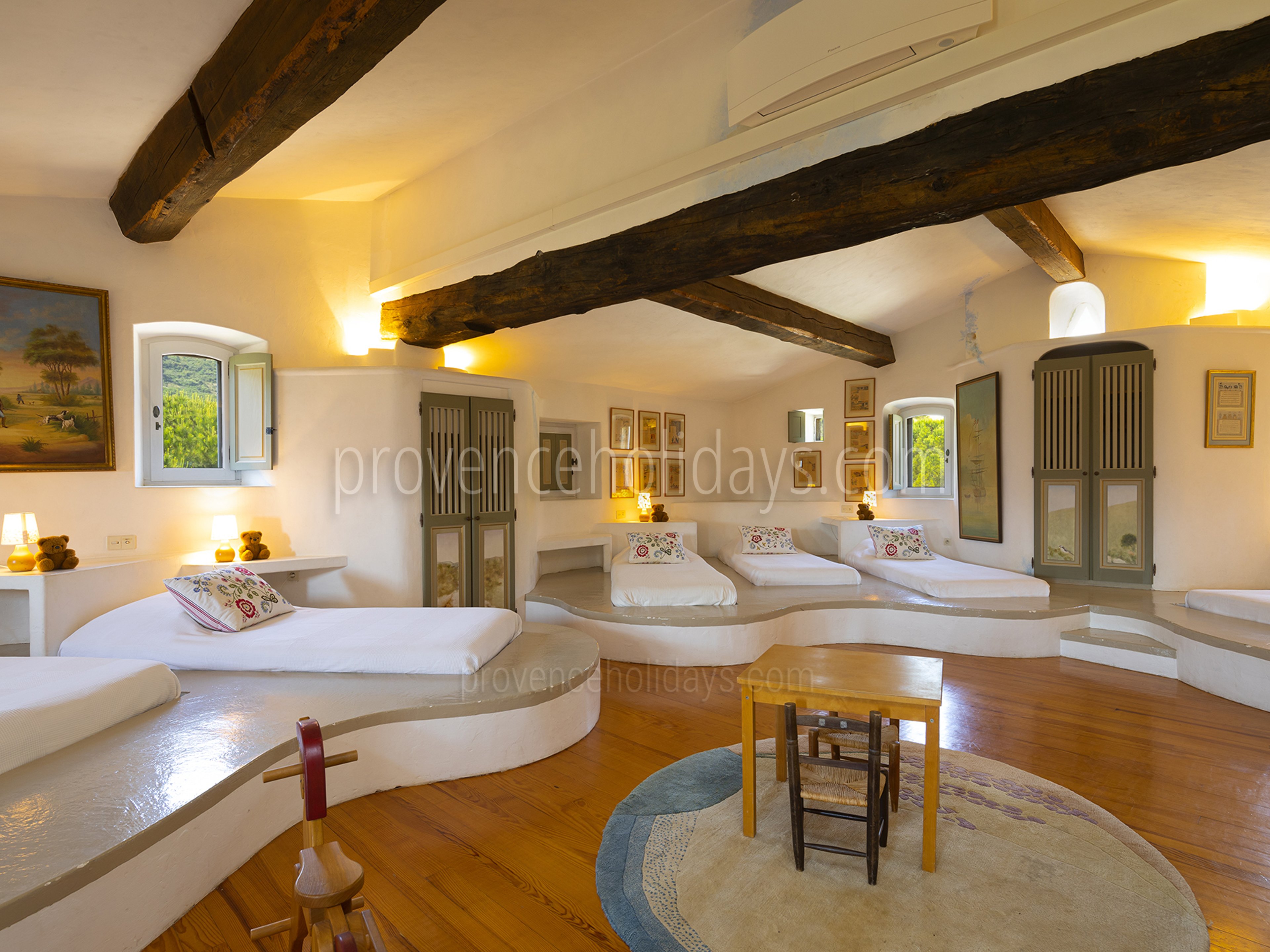 35 - La Roseraie: Villa: Interior