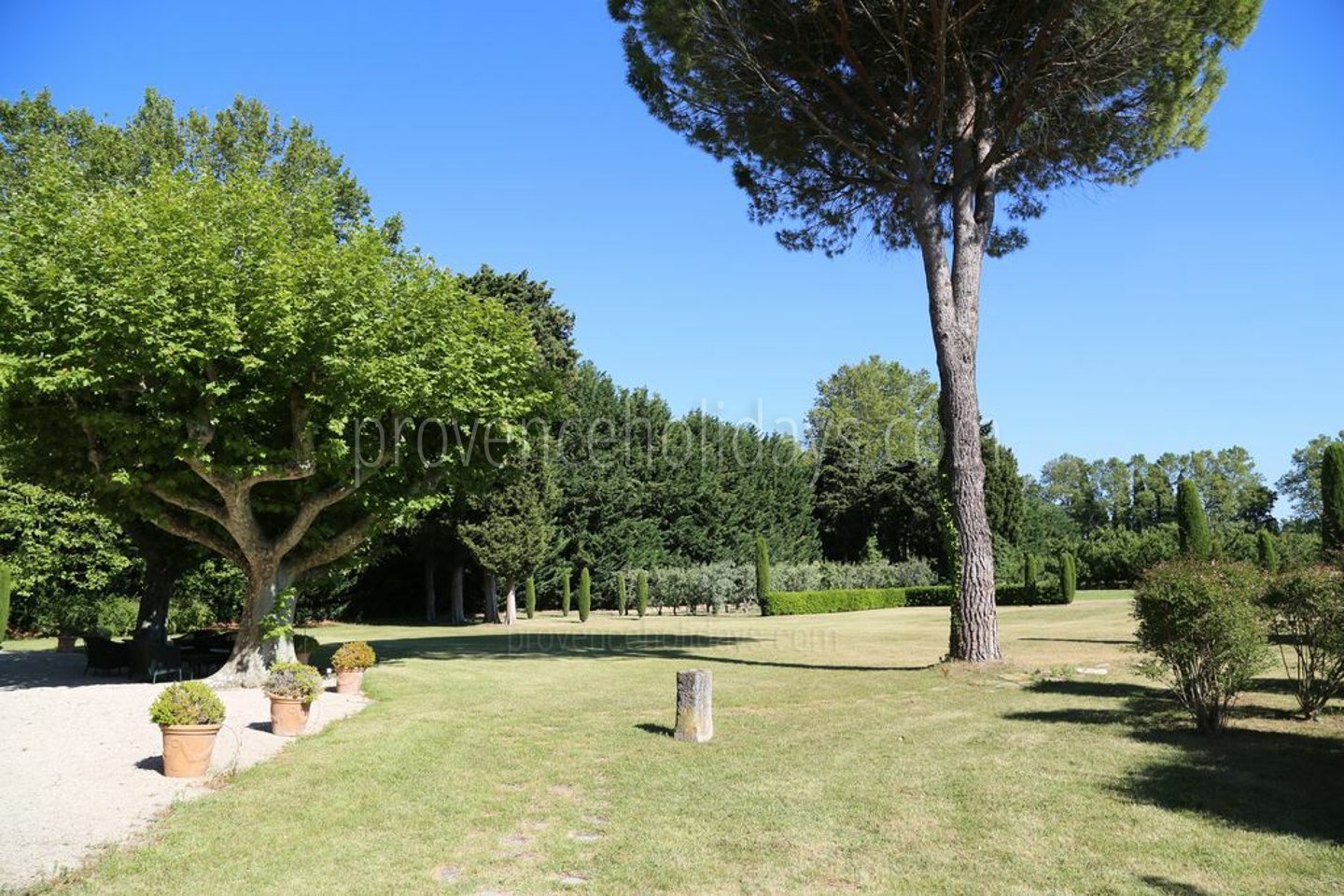 15 - Mas Saint-Andiol: Villa: Exterior