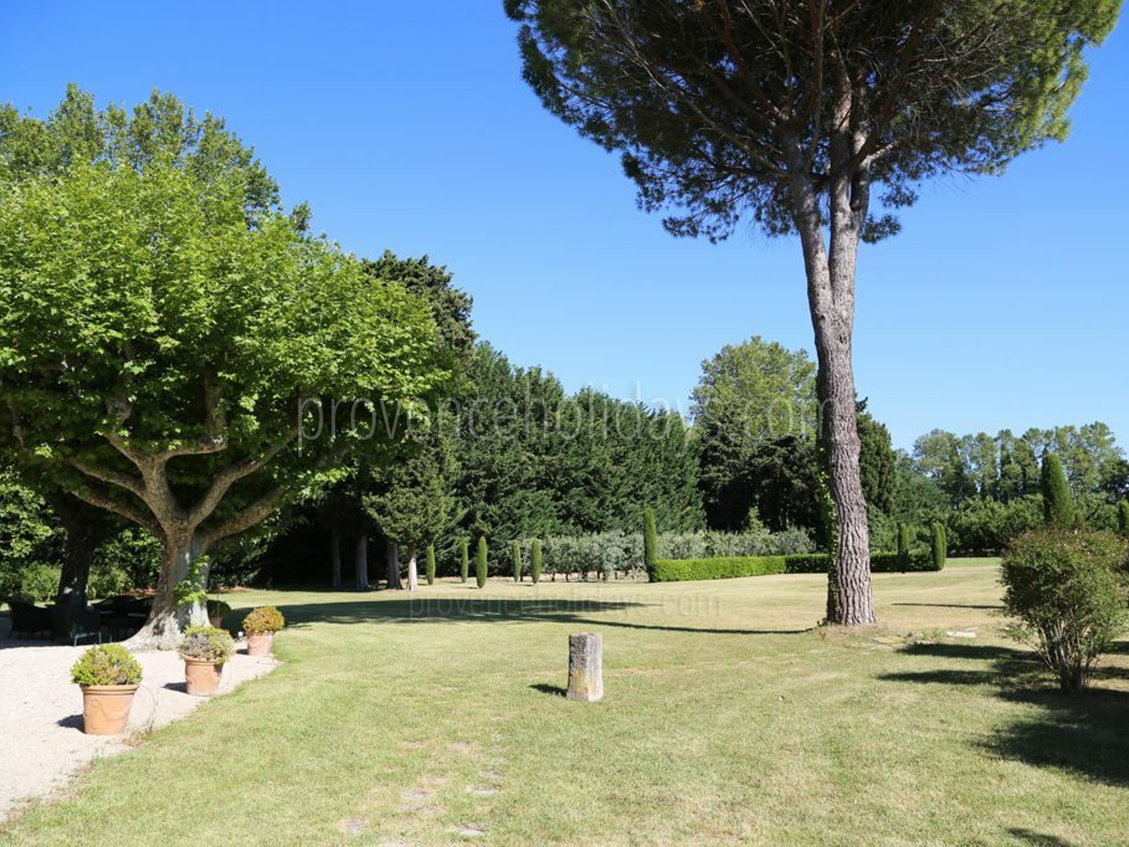 15 - Mas Saint-Andiol: Villa: Exterior