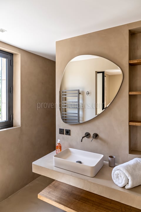 153 - Le Loup des Alpilles: Villa: Bedroom