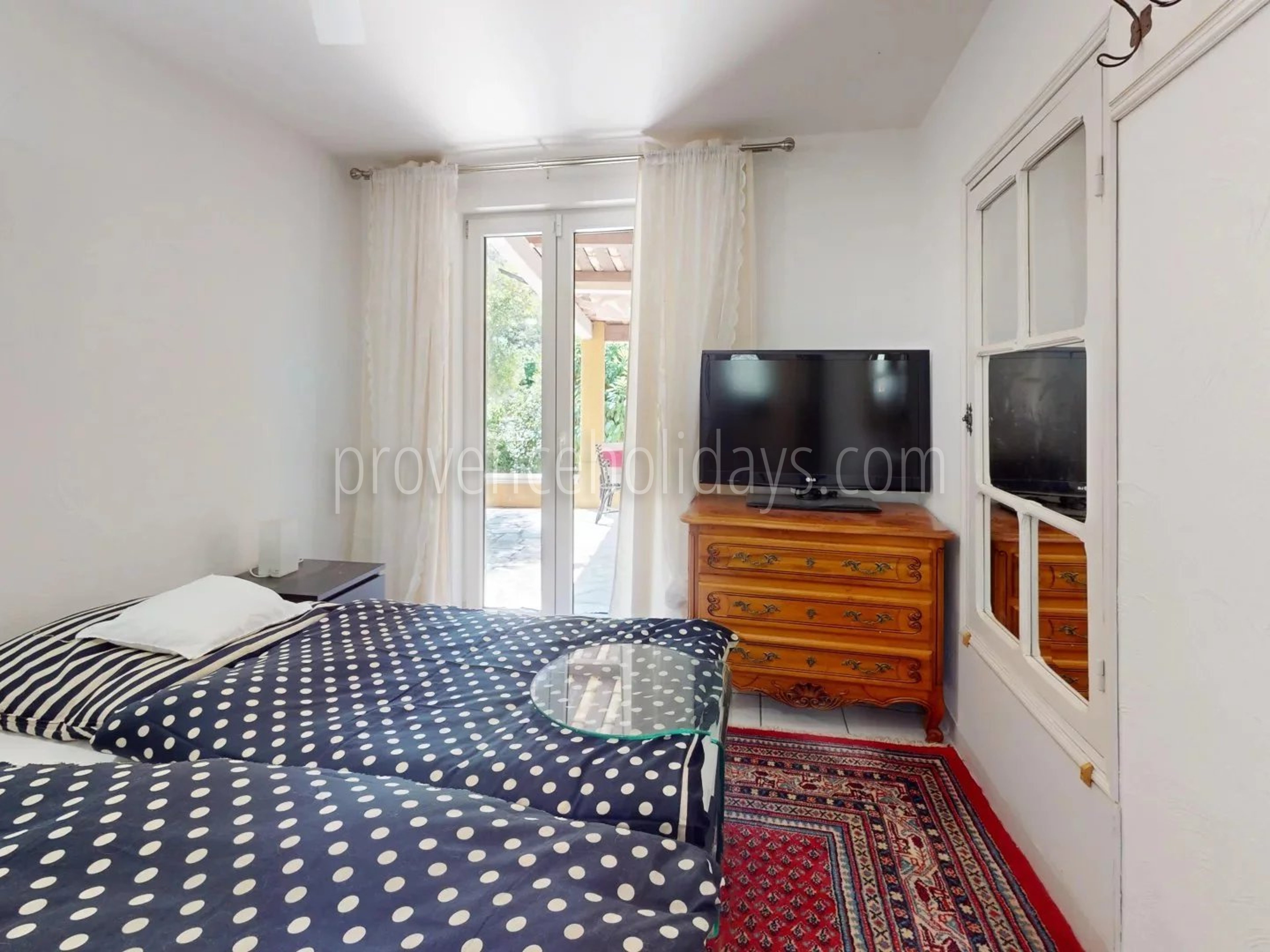 15 - Villa with pool in Draguignan: Villa: Bedroom