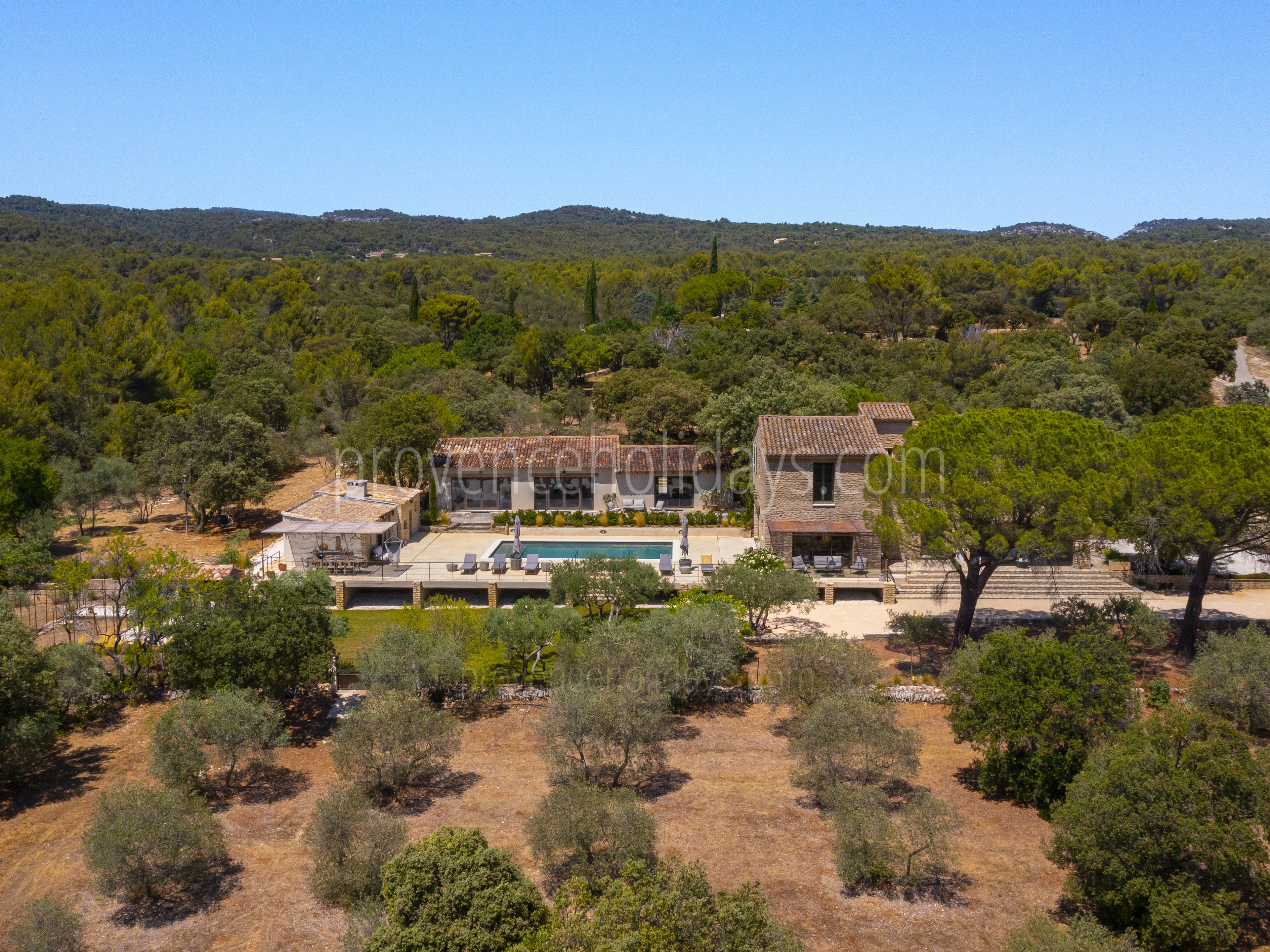 43 - Escapade en Luberon: Villa: Exterior