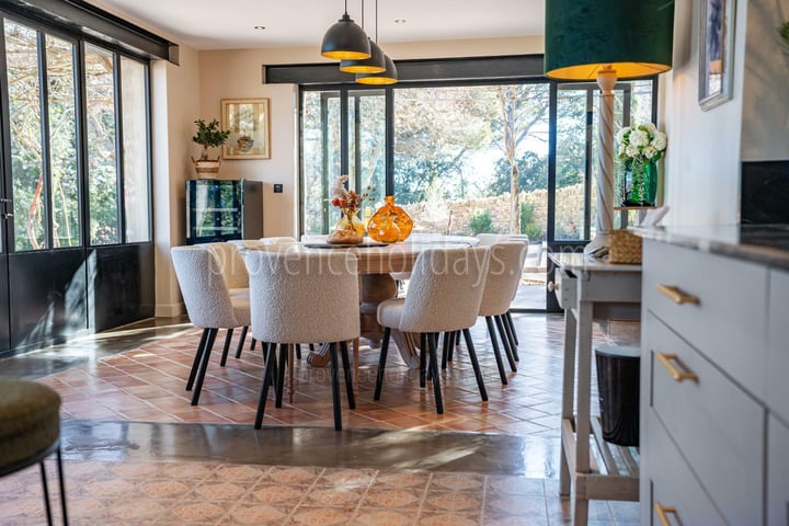 11 - Mas Sylvania: Villa: Interior