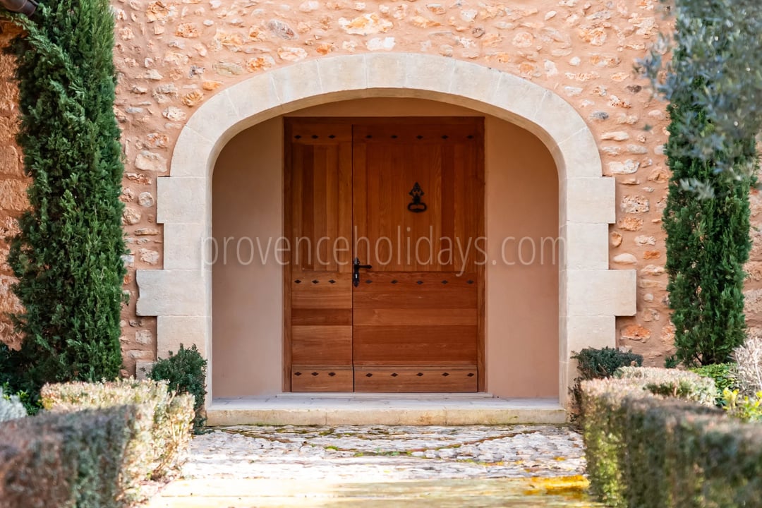 14 - Provençal residence in Bonnieux: Villa: Exterior