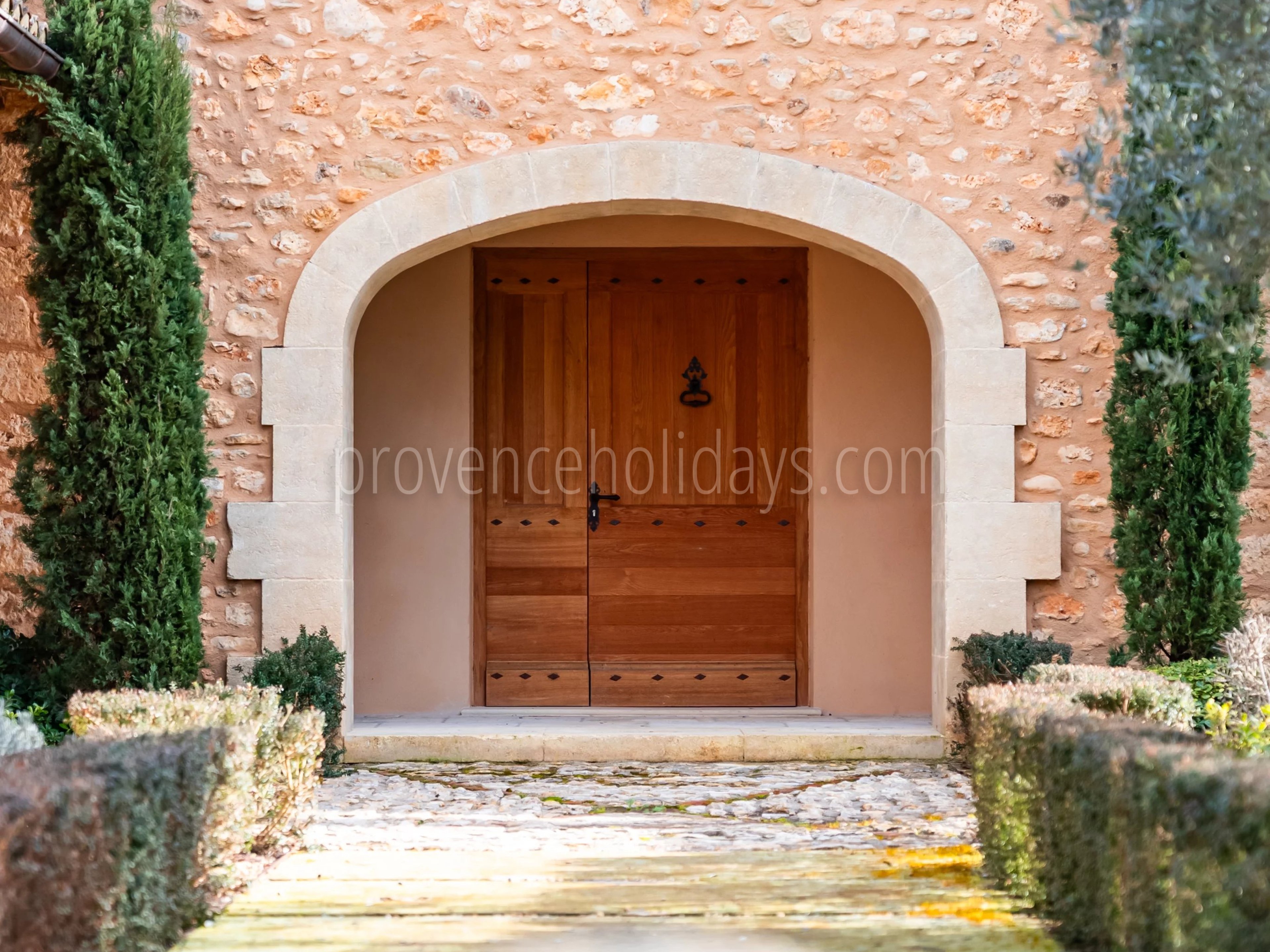 14 - Provençal residence in Bonnieux: Villa: Exterior