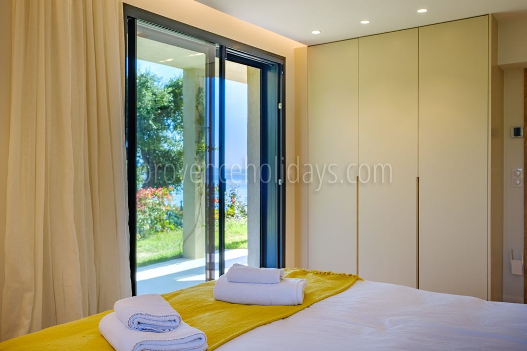 15 - Villa Riviera: Villa: Bedroom
