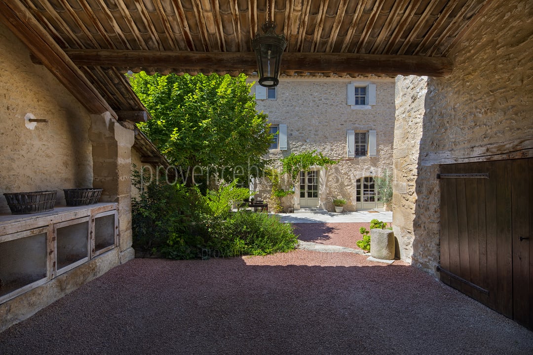 21 - Mas Robion: Villa: Exterior