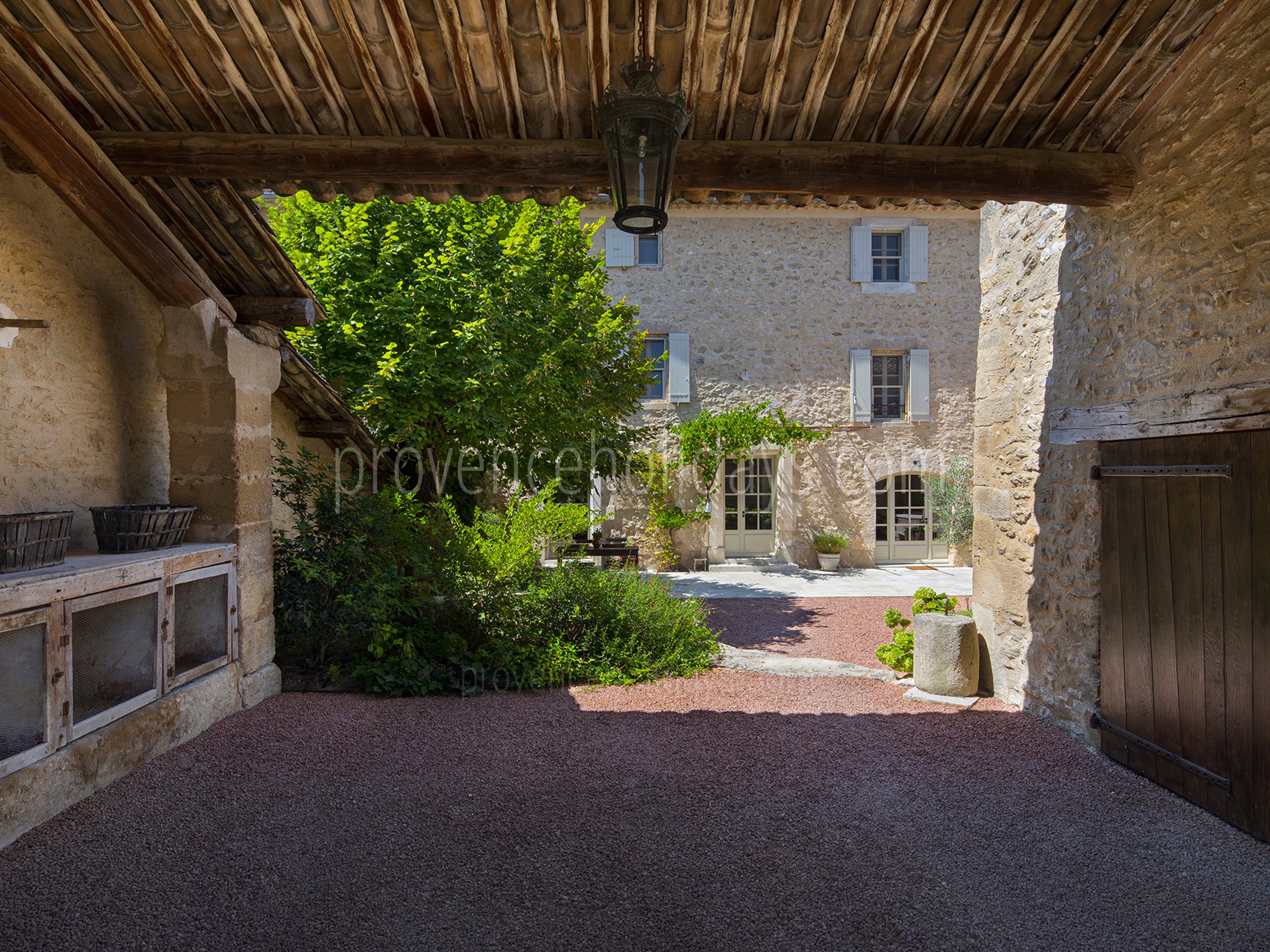 21 - Mas Robion: Villa: Exterior