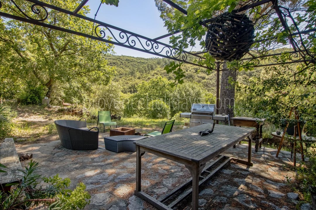 33 - Te renoveren gehucht in Grimaud: Villa: Exterior