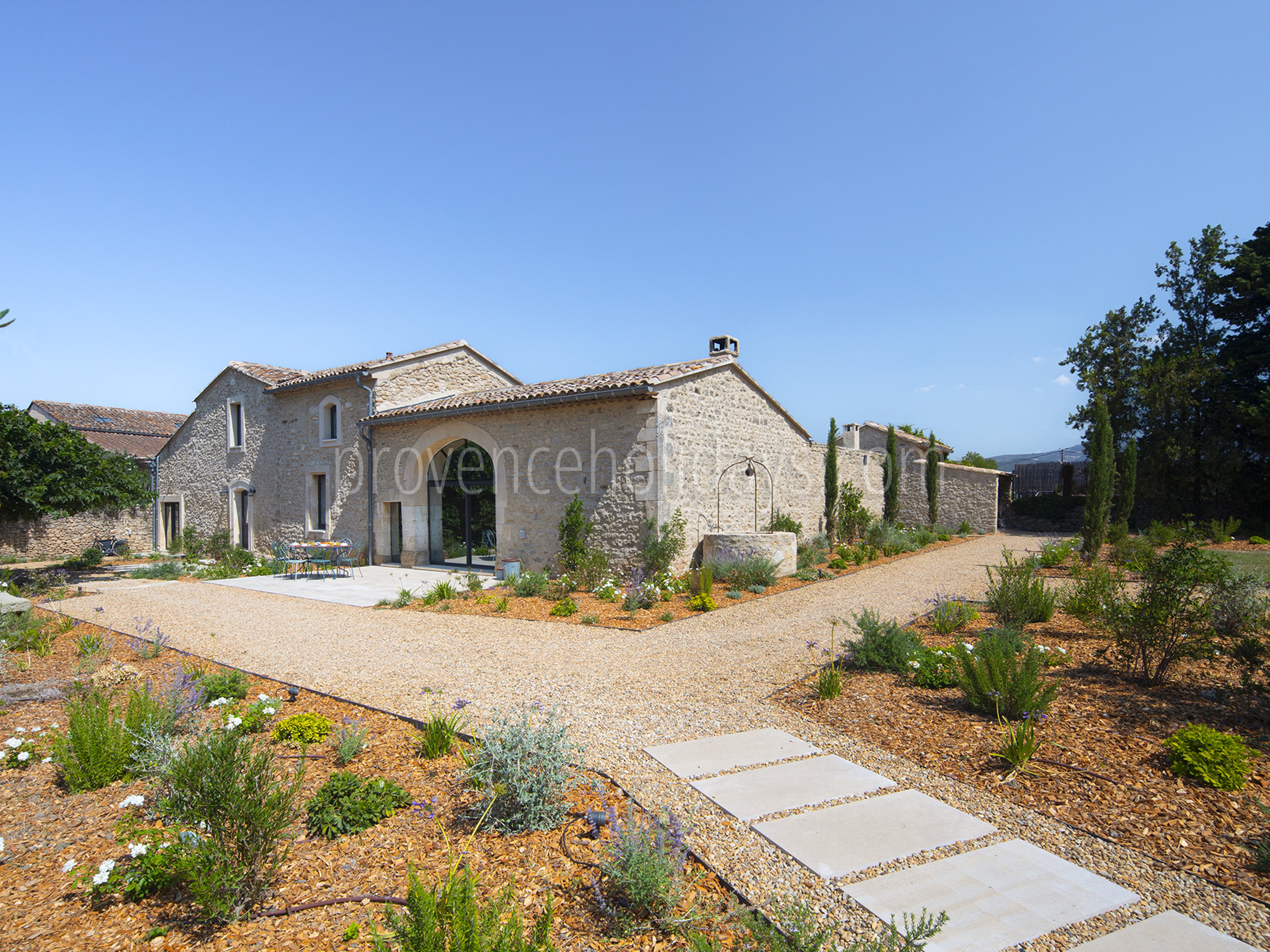 25 - Mas de la Lône: Villa: Exterior