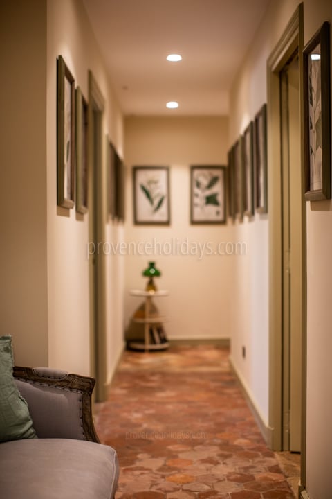 7 - Villa La Vigne: Villa: Interior