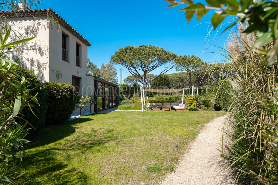 21 - Villa Tahiti: Villa: Exterior