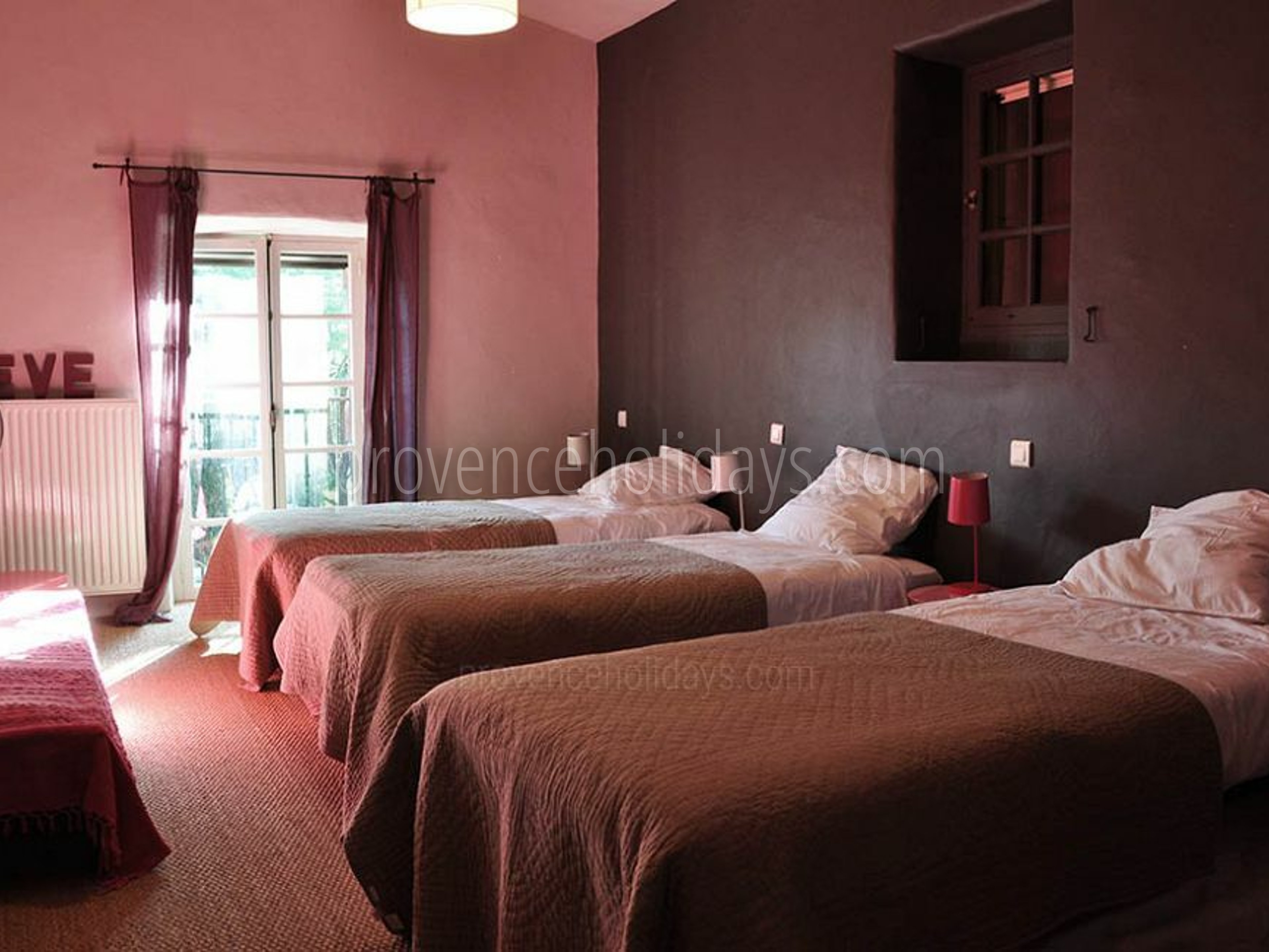 17 - Le Mas aux Gargouilles: Villa: Bedroom