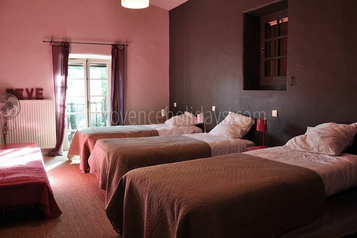17 - Le Mas aux Gargouilles: Villa: Bedroom