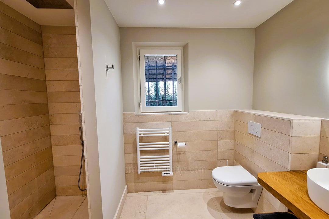21 - Villa Aubanel: Villa: Bathroom