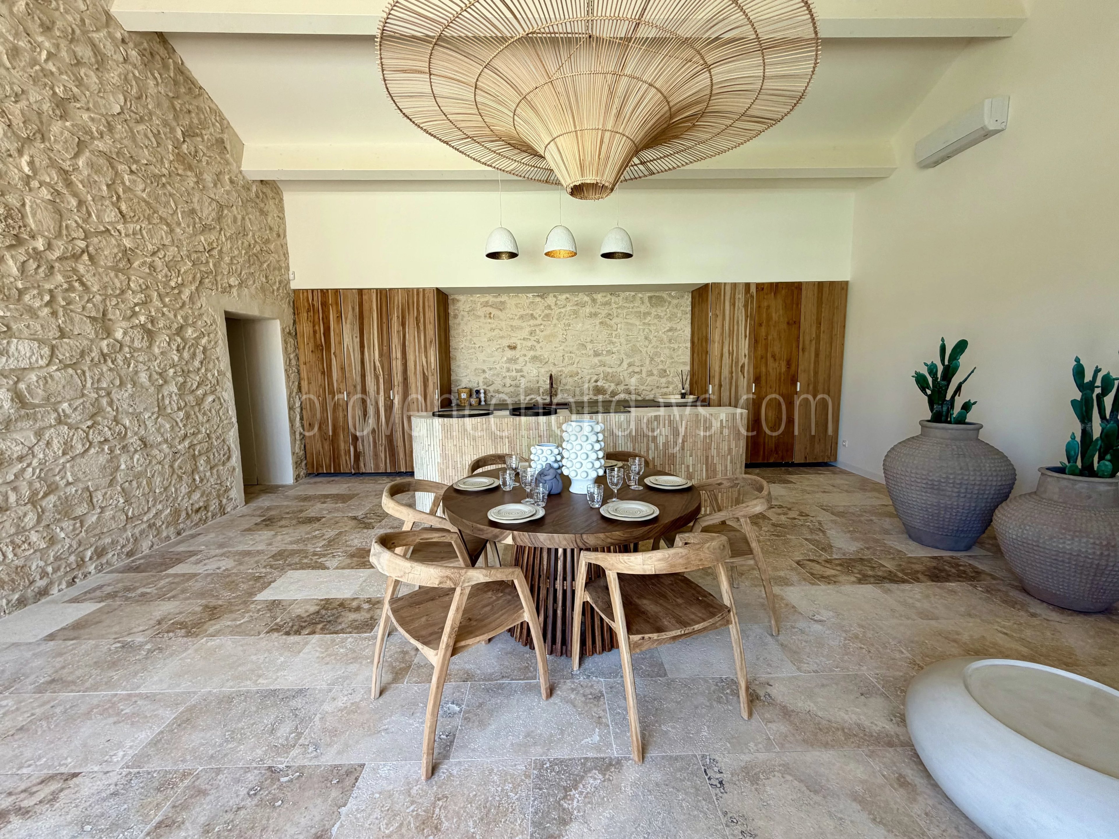 11 - Contemporary house in L\'Isle-sur-la-Sorgue: Villa: Exterior