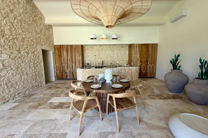 11 - Contemporary house in L\'Isle-sur-la-Sorgue: Villa: Exterior