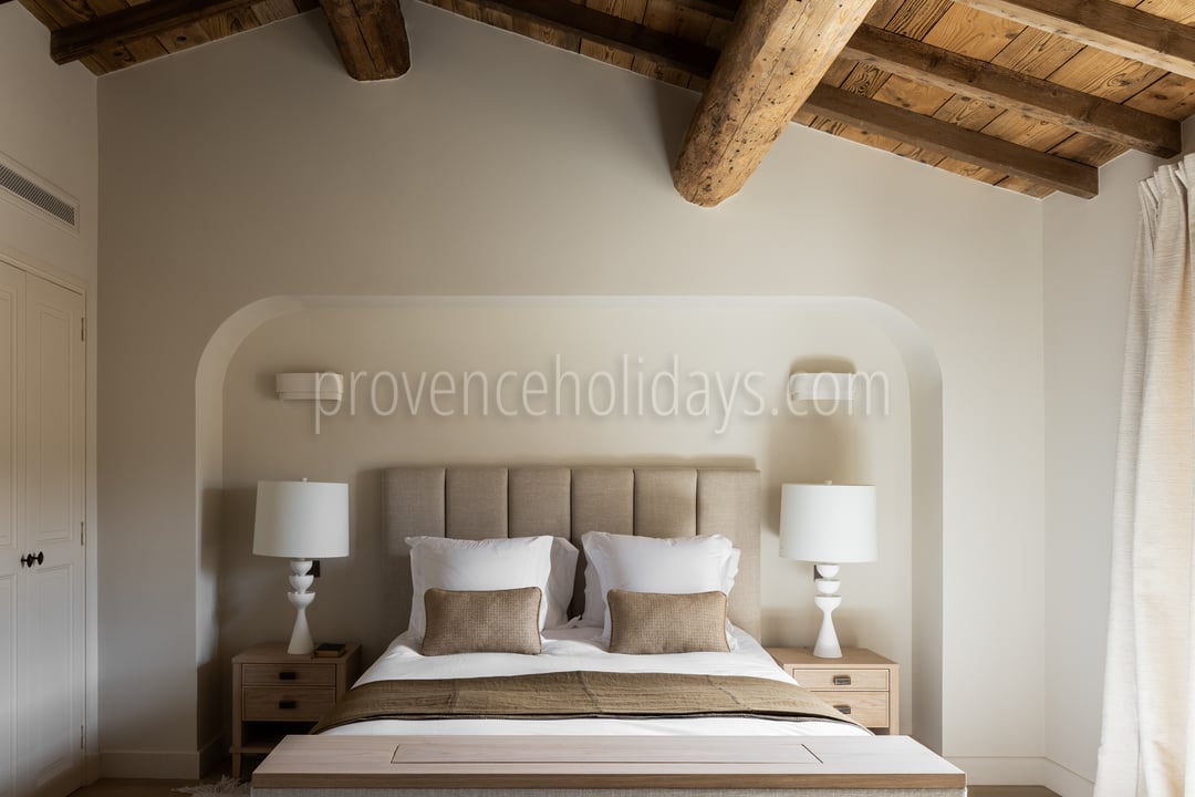36 - Mas Chabaud: Villa: Bedroom
