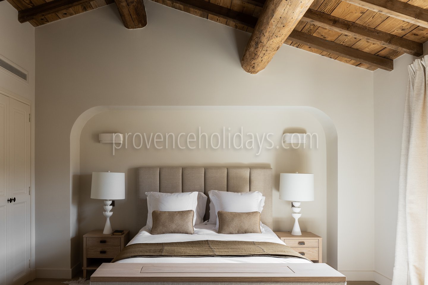 36 - Mas Chabaud: Villa: Bedroom