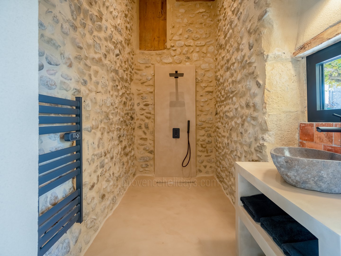 5 - Mas de Seguret: Villa: Bathroom