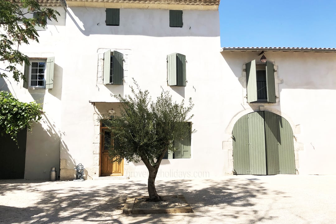 Renovated holiday rental with air conditioning in Maillane