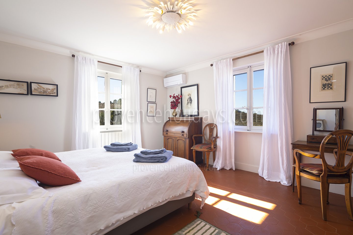 25 - Mas de Séguret: Villa: Bedroom