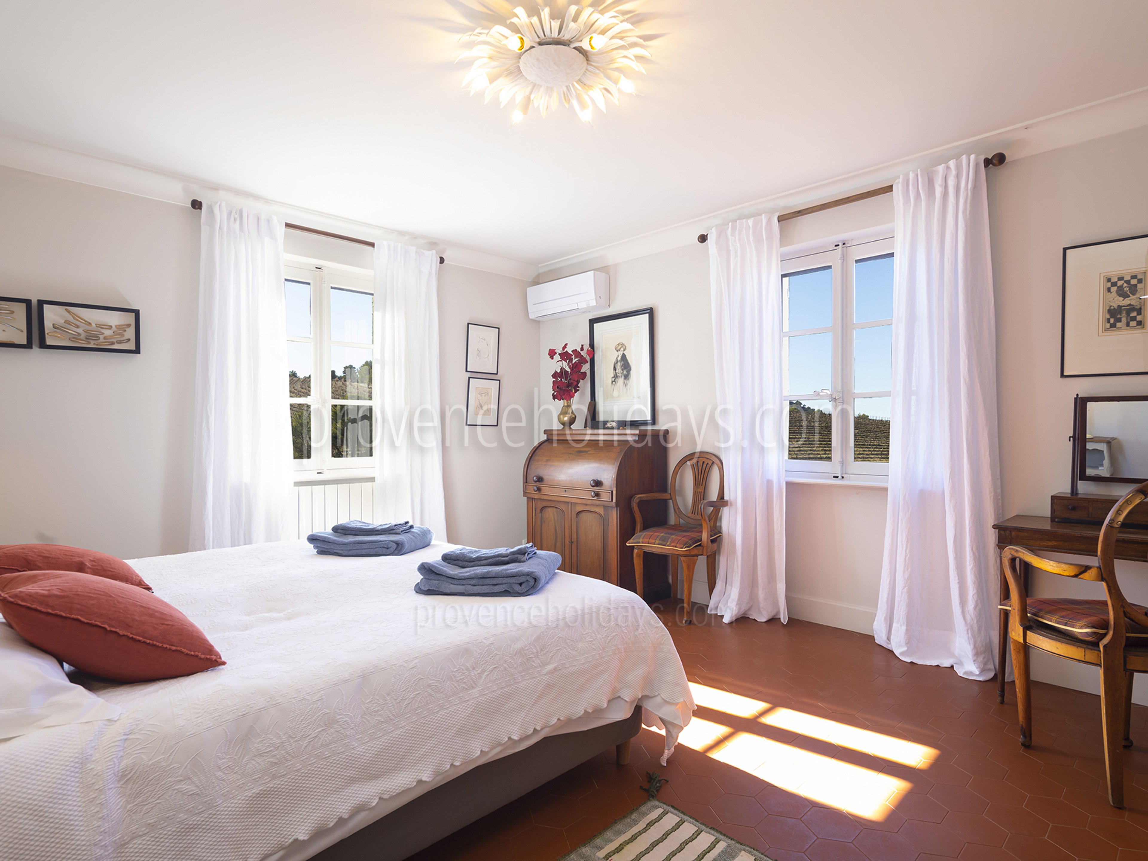 25 - Mas de Séguret: Villa: Bedroom