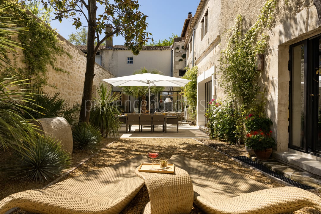 6 - Le Joyau de Paradou: Villa: Exterior