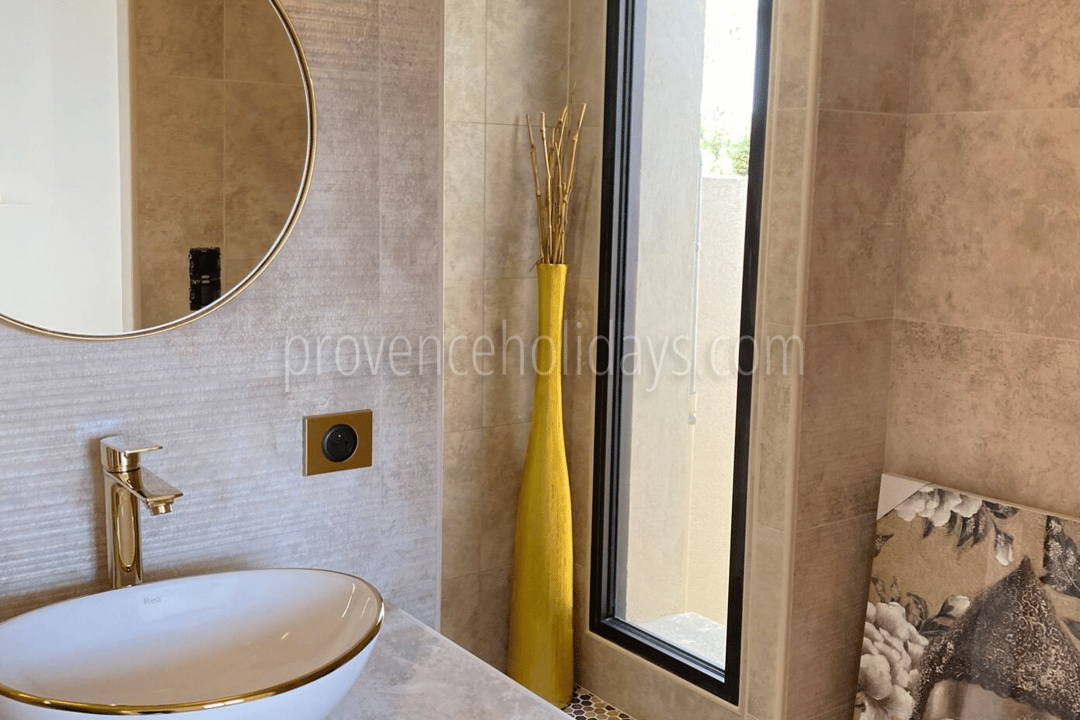 18 - La Petite Villa: Villa: Bathroom