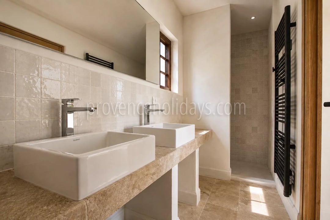 28 - Mas contemporain à Eygalières: Villa: Bathroom