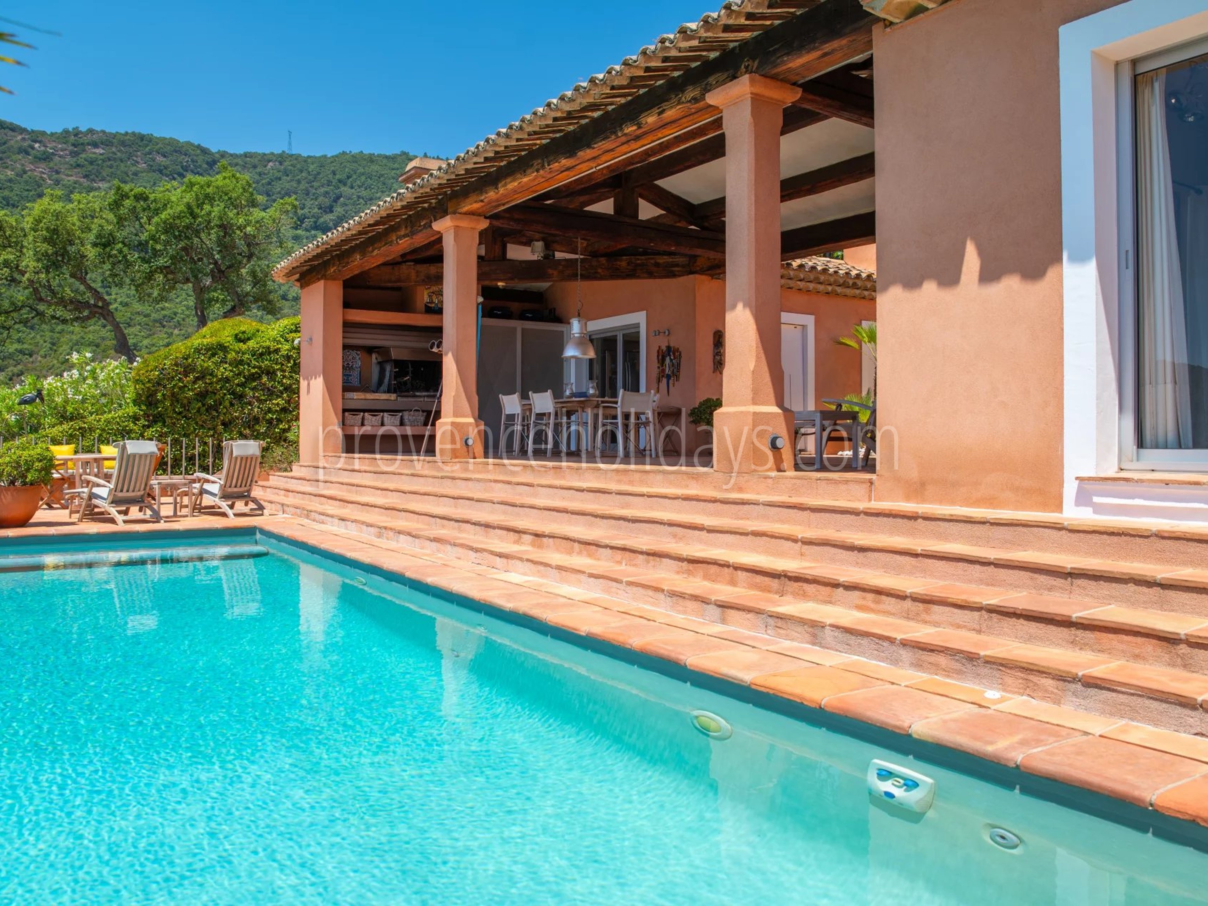40 - Zeitgenössische Villa in Rayol-Canadel-sur-Mer: Villa: Pool