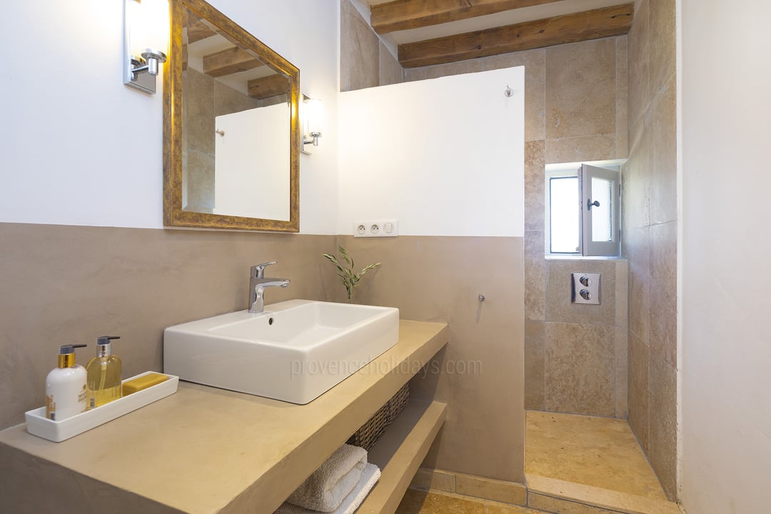 13 - Mas de Saint-Jean: Villa: Bathroom